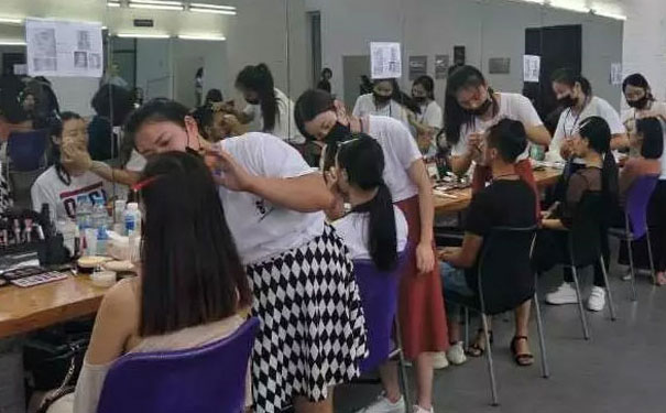 上海正规化妆培训学校