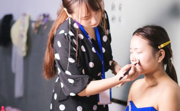 南京化妆培训学校哪里有