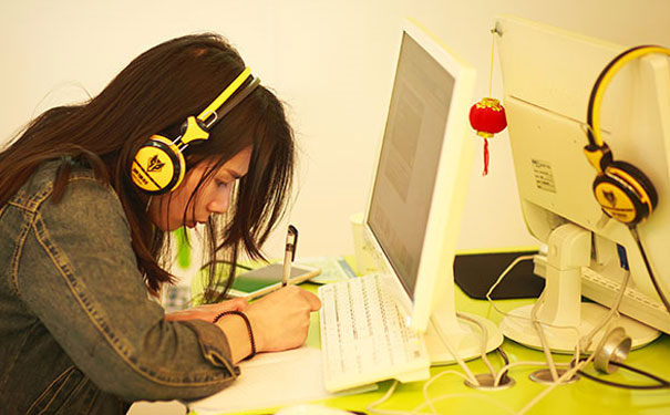 重庆成人学英语哪个培训机构好